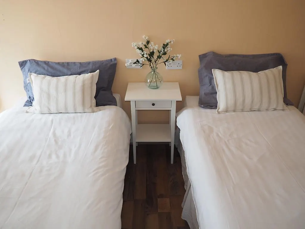 City Guest House Edinburgh 3*,